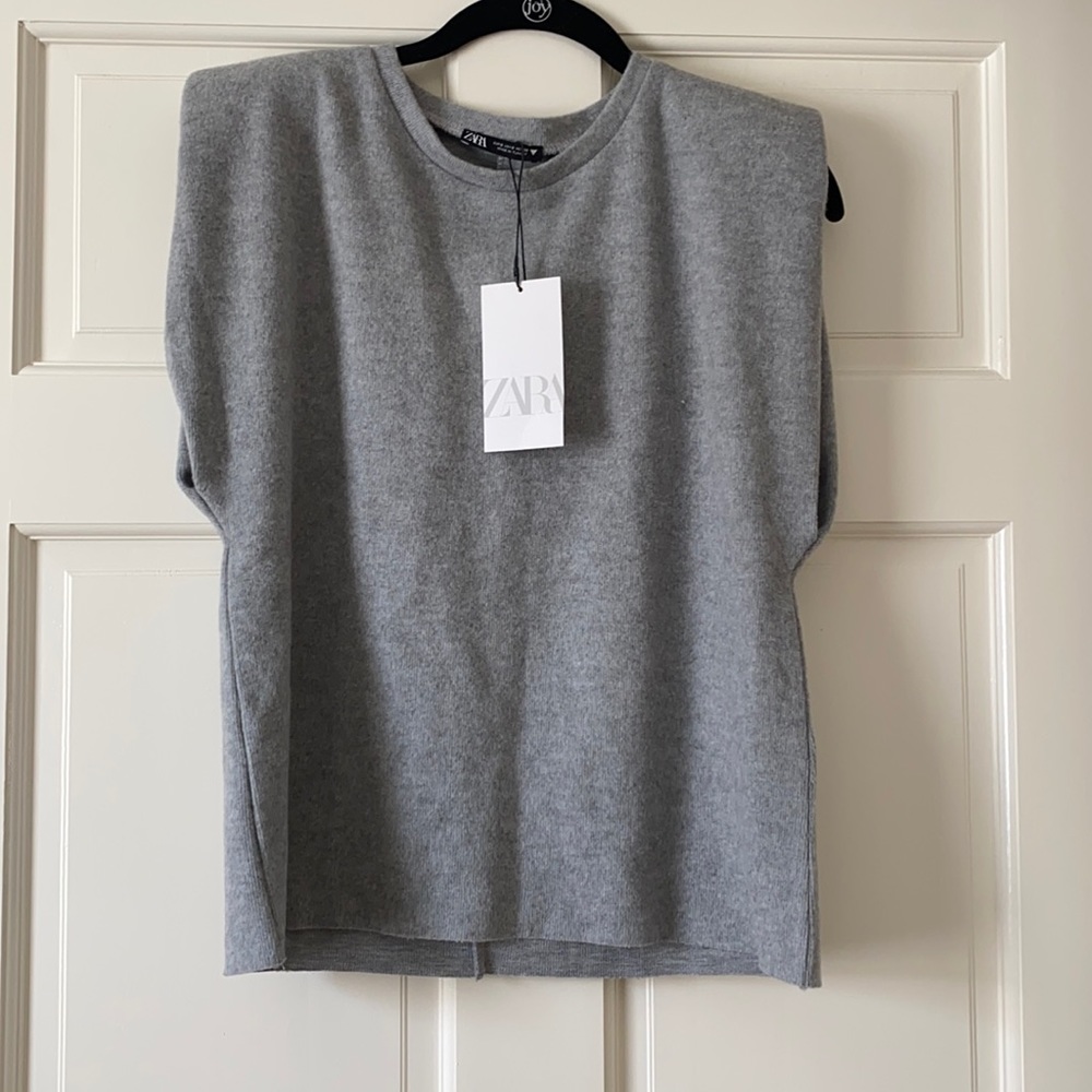 Simple grey tank